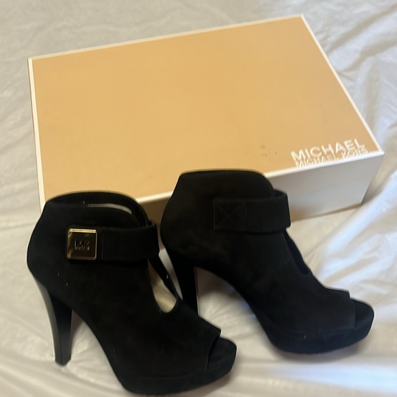 MICHAEL Mchael Kors Black Suede Open Toe Platform “Davenport” Booties - Picture 11 of 15